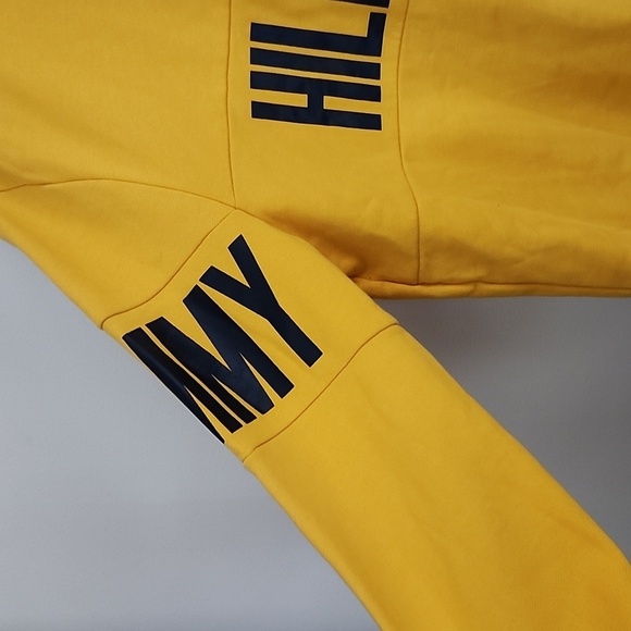 Tommy Hilfiger yellow long sleeve crewneck sweatshirt lightweight, size medium - Picture 4 of 10